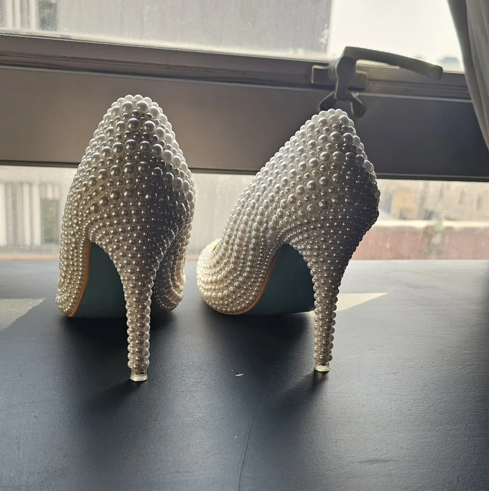 Women's White Pearl-Embellished Pointed Toe Pumps - Picture 3 of 5